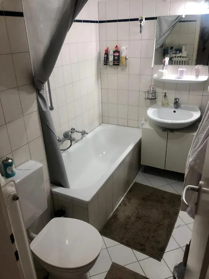 Die Wohnung Ist Zentral Gelegen Und Trotzdem Sehr Ruhig-Wg-Shared-Apartament-Is Not Detached Apartament-General Wc Munich
