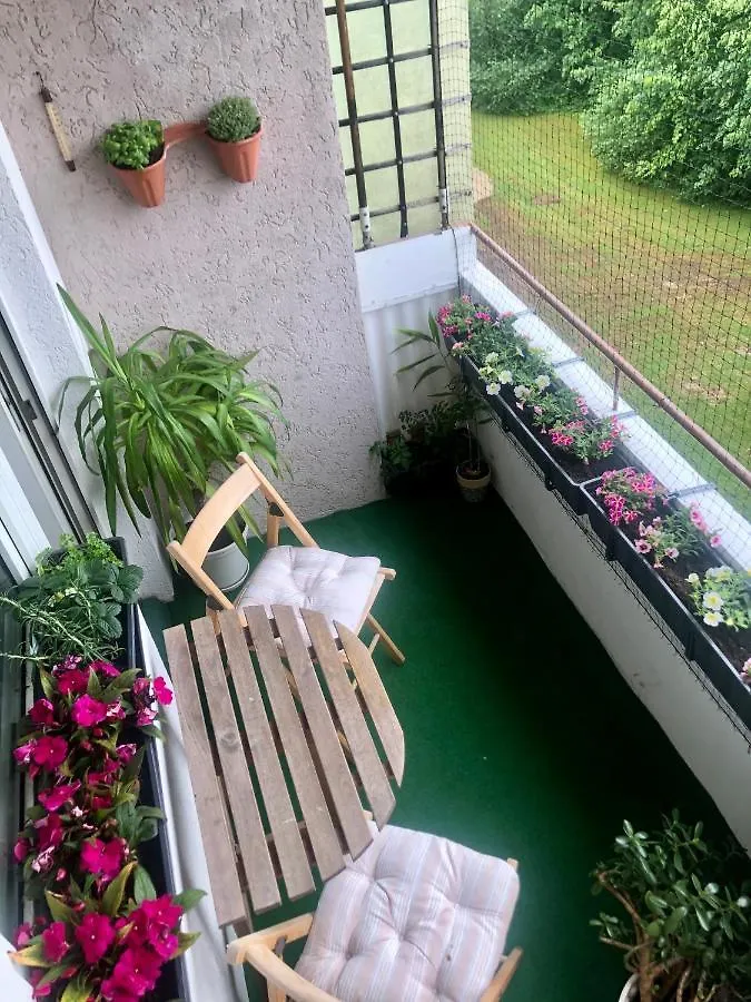 Die Wohnung Ist Zentral Gelegen Und Trotzdem Sehr Ruhig-Wg-Shared-Apartament-Is Not Detached Apartament-General Wc Munich 0*,  Allemagne