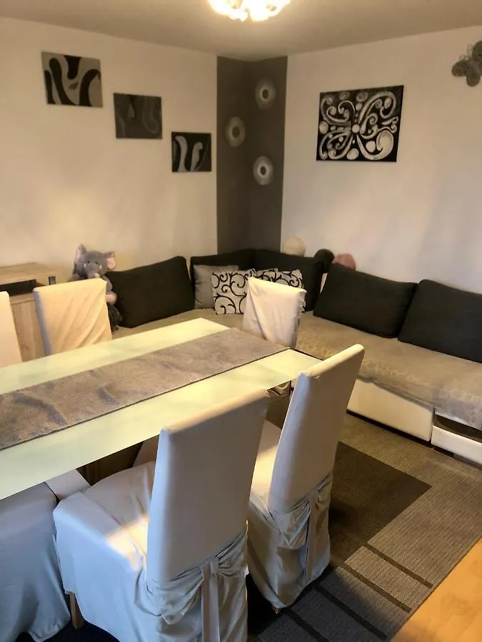 Die Wohnung Ist Zentral Gelegen Und Trotzdem Sehr Ruhig-Wg-Shared-Apartament-Is Not Detached Apartament-General Wc Monaco di Baviera Alloggio in famiglia